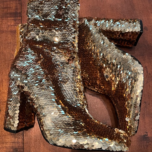 Steve Madden Gold Sequin Ankle Boots Sz 6 NWOB - Picture 1 of 10